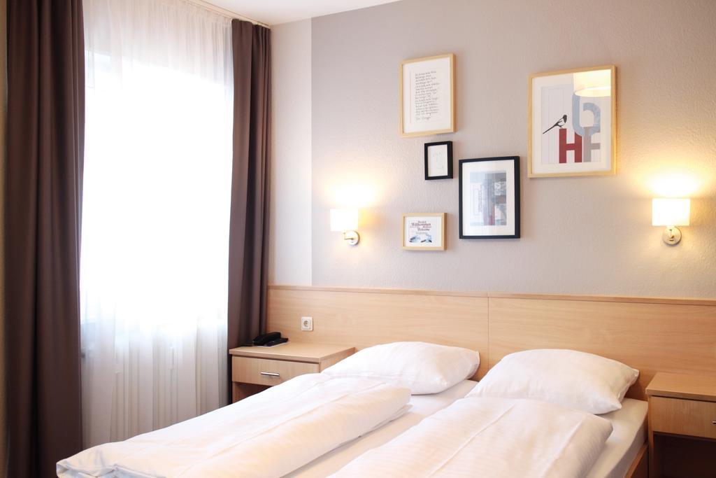 Hotel Friedrichstrasse Lampertheim Kamer foto